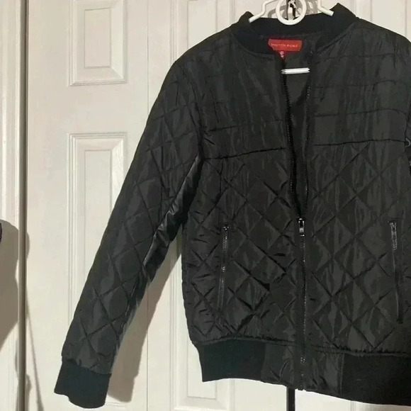 Saks Fifth Avenue womans cropped black quilted puffy coat jacket Medium - Picture 4 of 14